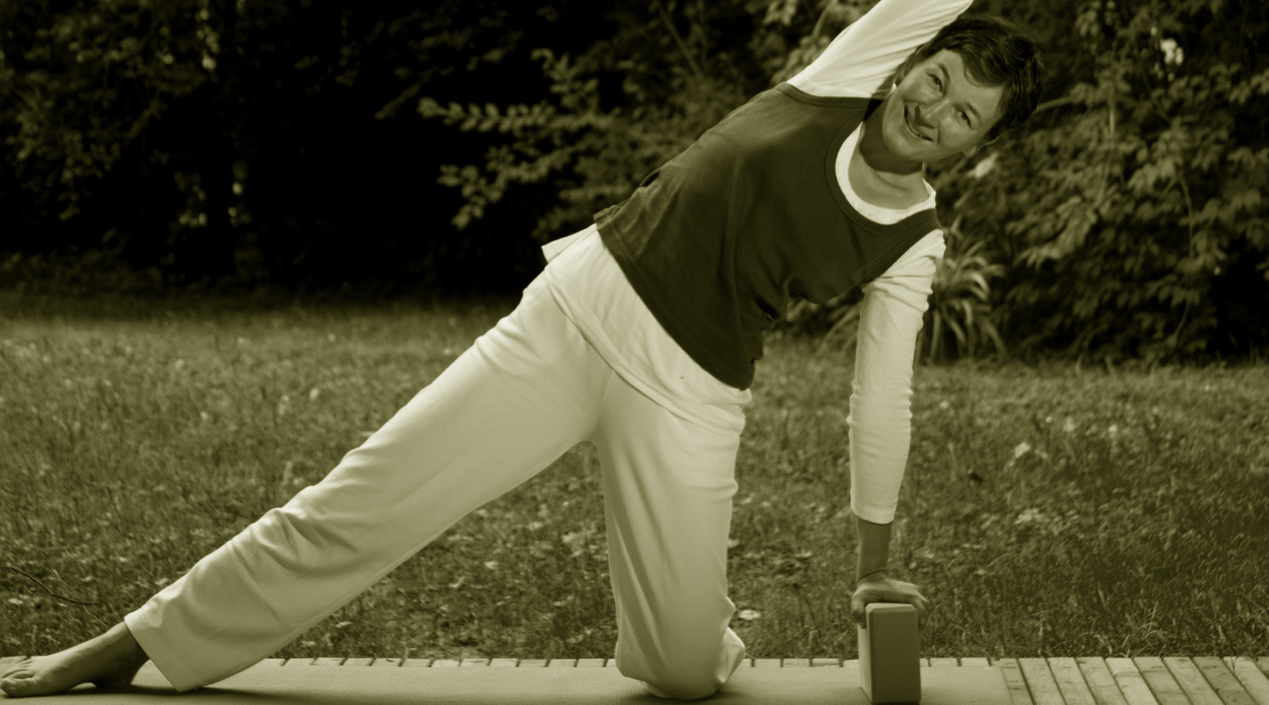 Start 17.4. bis Ende Juni: Yoga mit Klotz und Gurt Start 17.4. bis Ende Juni: Yoga mit Klotz und Gurt